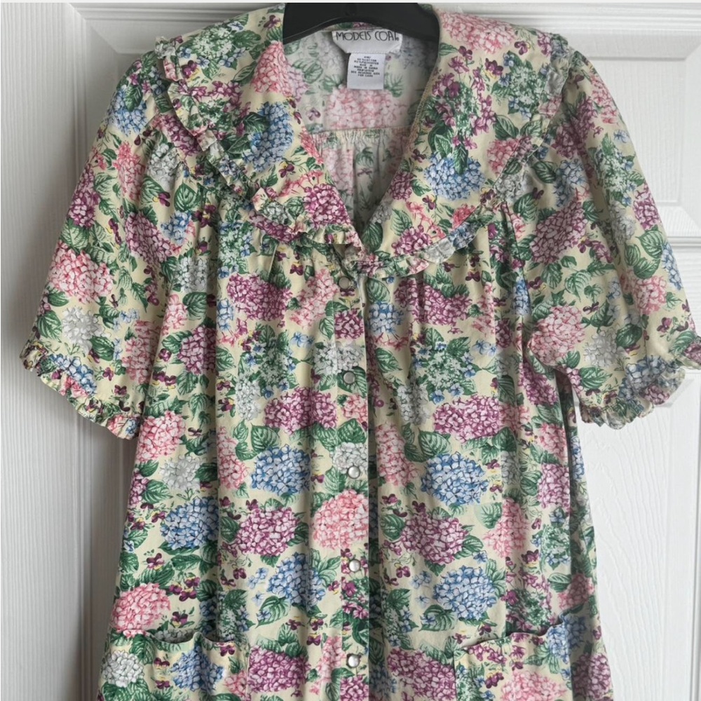 Vintage Floral Snap-Front Pajama Dress by Models Coat – Size M